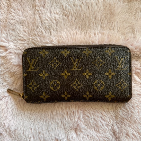 Louis Vuitton monogram zippy wallet - Picture 13 of 13